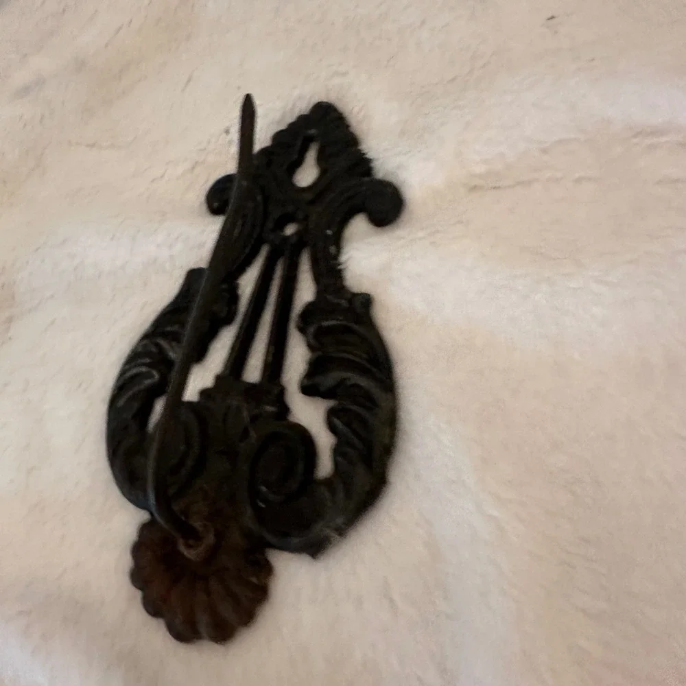 Unbranded ornate cast